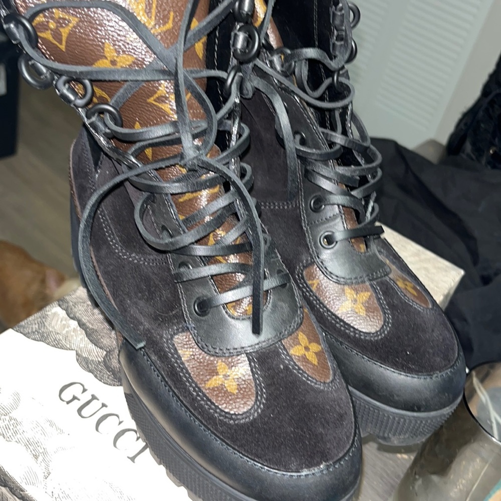 Louis Vuitton! Brand NEW